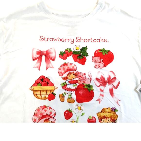 Strawberry Shortcake M Top NWT Berries Baskets Bows Kittens - Picture 2 of 4